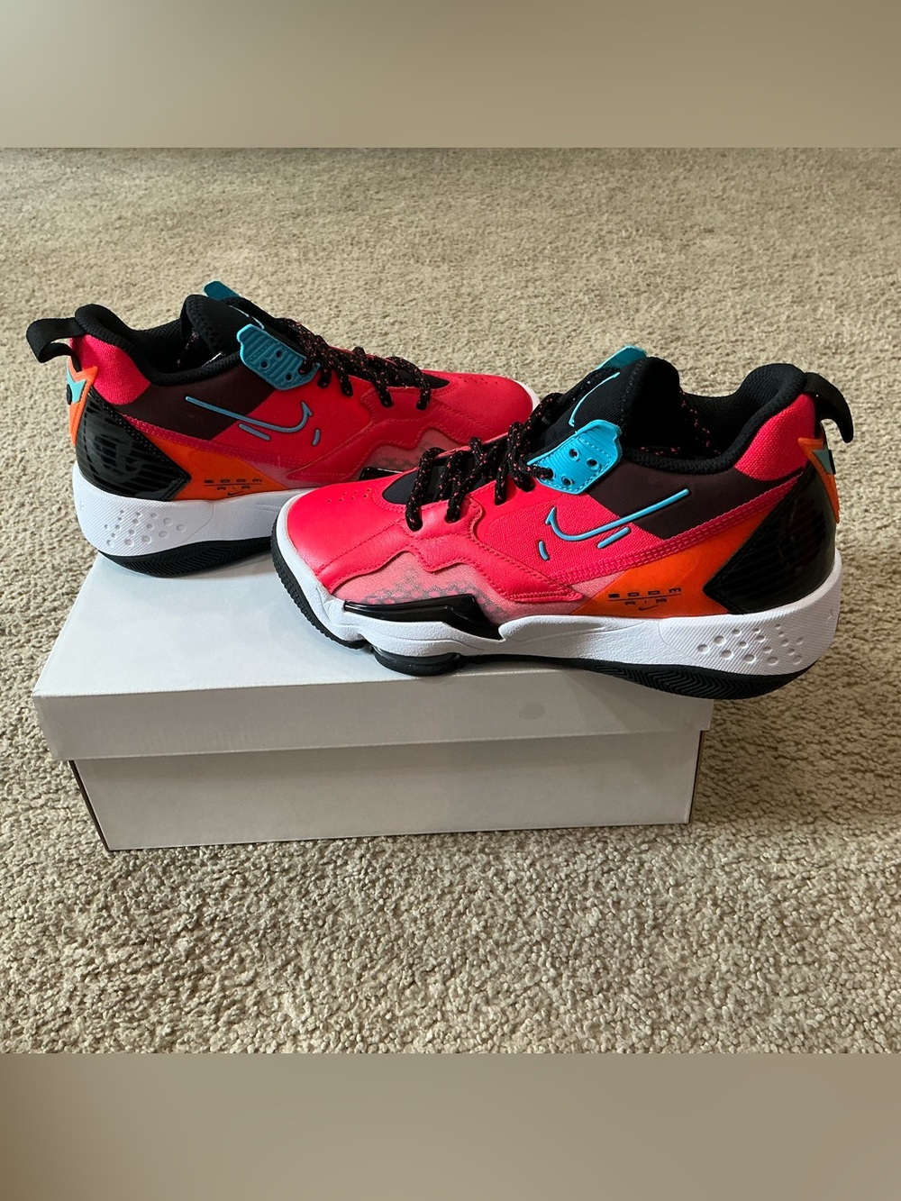 Women’s Jordan Zoom ‘92- multi color.